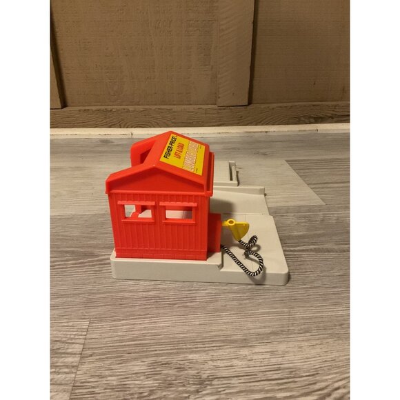 Fisher-Price Little People Lift & Load Lumber Yard Vintage Toy - Picture 2 of 4